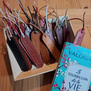 Marque-page cuir gravé